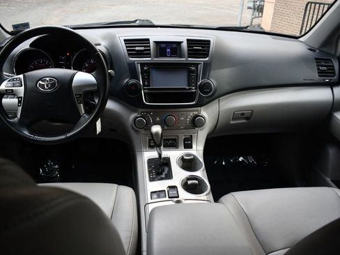 Used 2013 Toyota Highlander SE image 34