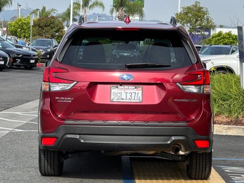 Used 2023 Subaru Forester Premium image 5