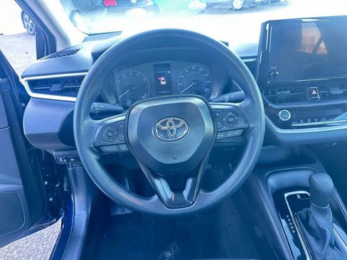 Used 2025 Toyota Corolla LE image 28