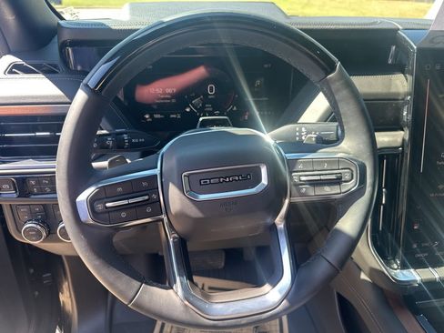 Used 2025 GMC Yukon Denali w/ Denali Reserve Package AWD/4WD image 21