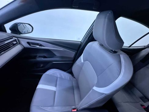 Used 2025 Toyota Camry SE w/ Convenience Package image 33