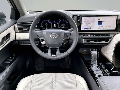 Used 2026 Toyota Camry XLE AWD/4WD image 6