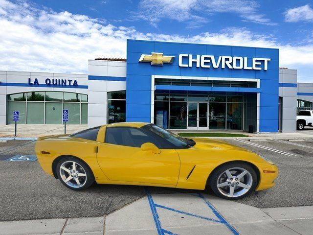 Used 2005 Chevrolet Corvette Coupe w/ Preferred Equipment Group RWD image 9