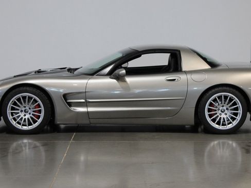 Used 1999 Chevrolet Corvette Coupe w/ Lighting Pkg RWD image 19