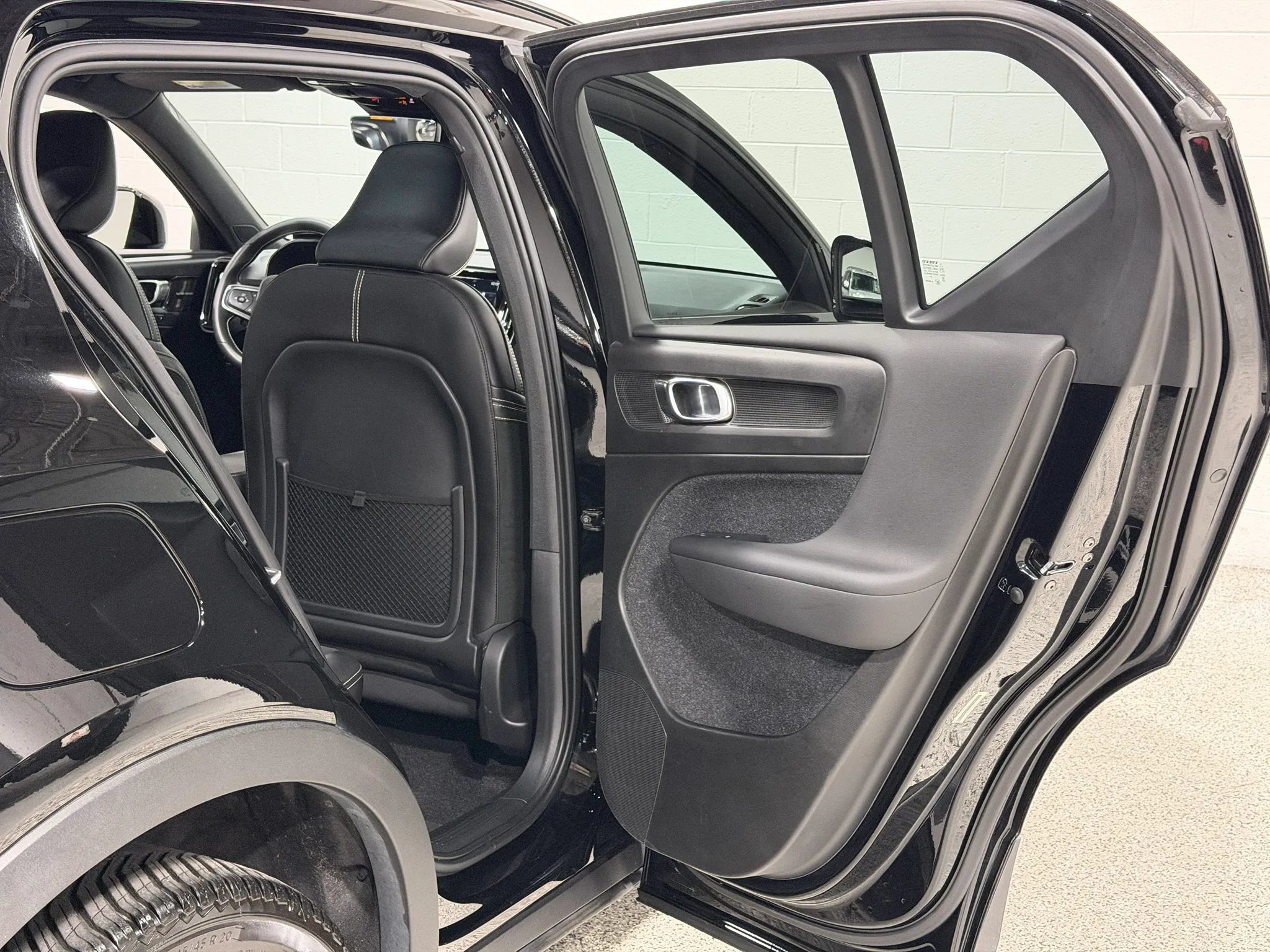 Used 2019 Volvo XC40 T5 R-Design AWD/4WD image 40
