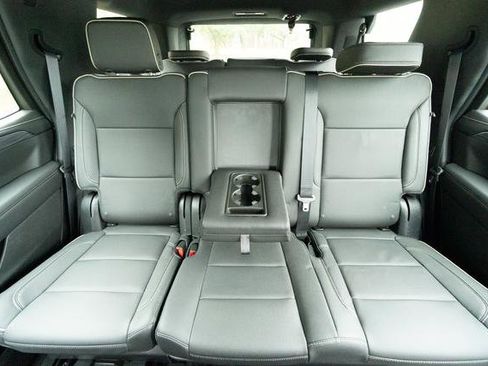 Used 2023 GMC Yukon SLT w/ SLT Luxury Package image 30