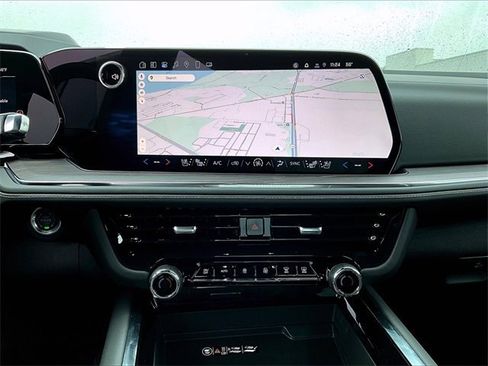 New 2025 Chevrolet Suburban Premier image 11