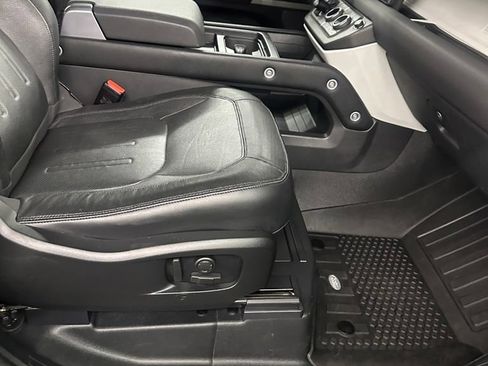 Used 2022 Land Rover Defender 90 X-Dynamic SE AWD/4WD image 37