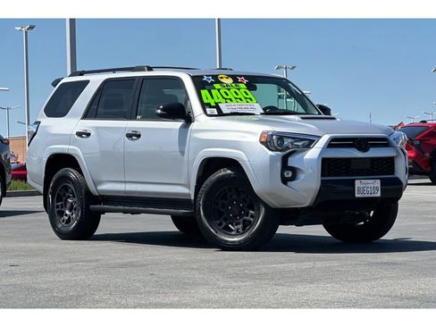 Used 2021 Toyota 4Runner Venture AWD/4WD image 2
