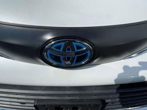 Used 2023 Toyota Sienna XLE image 21