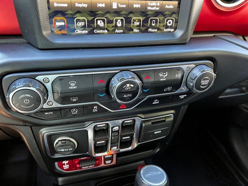 Used 2022 Jeep Gladiator Rubicon w/ Trailer Tow Package AWD/4WD image 34