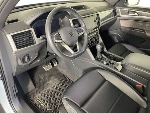 Used 2023 Volkswagen Atlas Cross Sport SEL R-Line AWD/4WD image 3