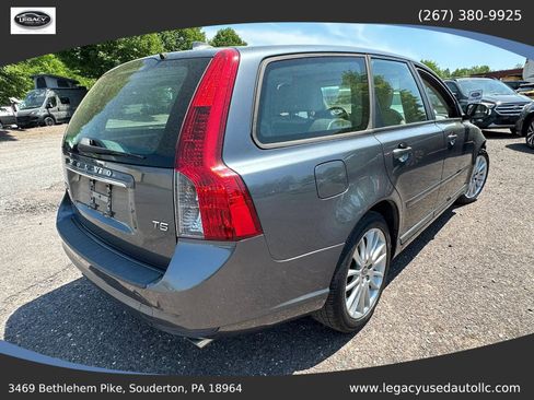 Used 2011 Volvo V50 T5 w/ Preferred Pkg FWD image 16