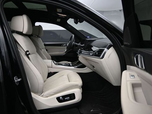 Used 2025 BMW X7 M60i image 36