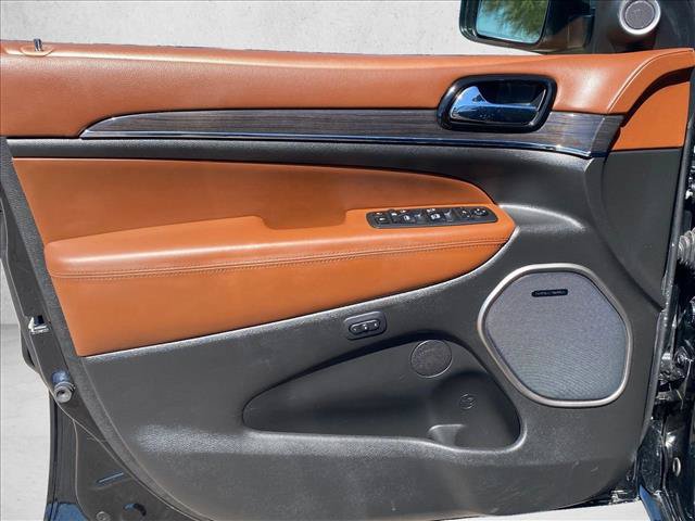 Used 2020 Jeep Grand Cherokee Overland AWD/4WD image 15
