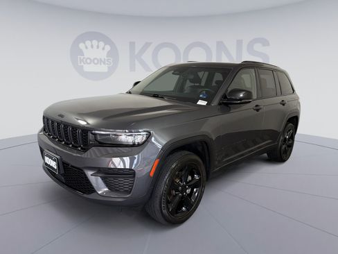 Used 2023 Jeep Grand Cherokee Altitude AWD/4WD image 1