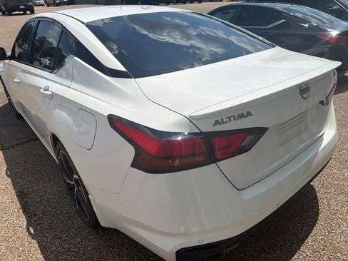 Used 2024 Nissan Altima 2.5 SR w/ SR Premium Package FWD image 4