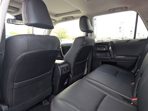 Used 2022 Toyota 4Runner TRD Off-Road Premium w/ Moonroof Package AWD/4WD image 33
