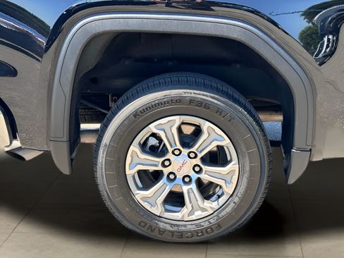 Used 2024 GMC Sierra 1500 SLT AWD/4WD image 39