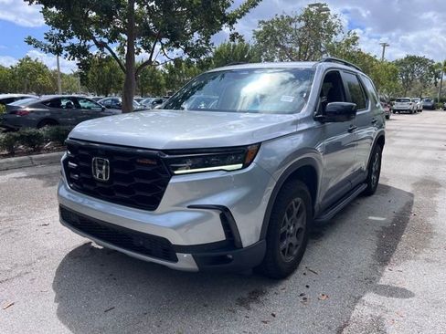 Used 2024 Honda Pilot TrailSport image 2