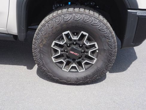 Used 2026 GMC Sierra 2500 AT4X AWD/4WD image 10