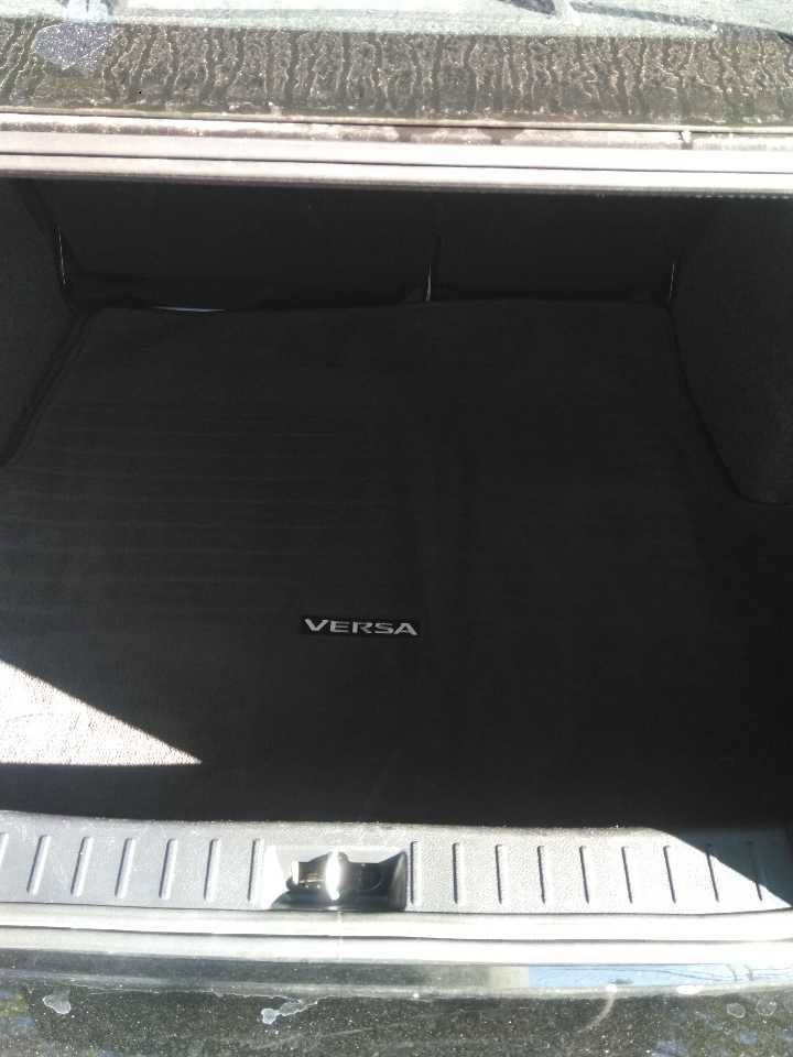 Used 2024 Nissan Versa SV FWD image 9
