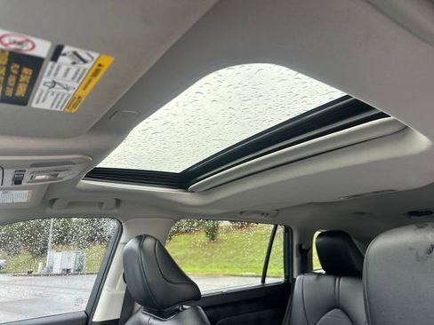 Used 2023 Toyota Highlander XLE FWD image 15