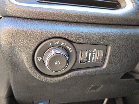 New 2026 Chrysler Pacifica Select image 24