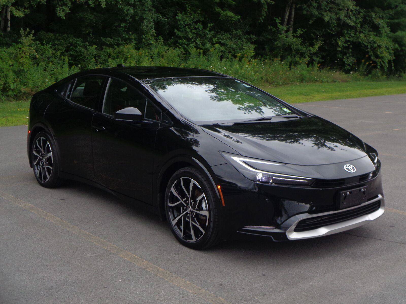 Used 2023 Toyota Prius Prime FWD image 3