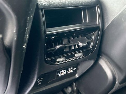 Used 2023 Jeep Grand Cherokee Altitude image 17