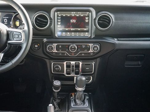 Used 2023 Jeep Wrangler Sahara image 12