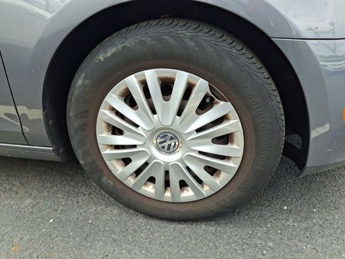 Used 2013 Volkswagen Golf 2-Door FWD image 4