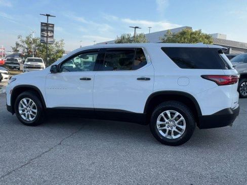 Used 2022 Chevrolet Traverse LS image 6