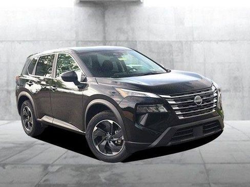 Used 2025 Nissan Rogue SV image 2