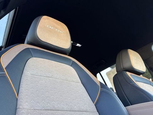 New 2026 Chevrolet Equinox ACTIV w/ Convenience Package III FWD image 17