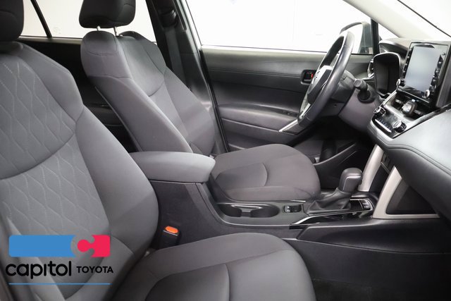 Certified 2022 Toyota Corolla Cross LE w/ Moonroof Package AWD/4WD image 28