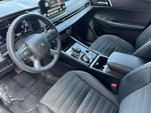 Used 2024 Mitsubishi Outlander SE AWD/4WD image 4