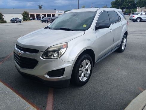 Used 2017 Chevrolet Equinox LS FWD image 1