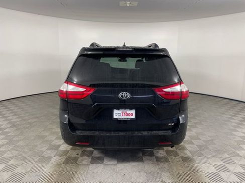Used 2018 Toyota Sienna XLE image 21