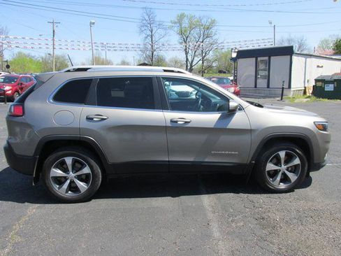 Used 2019 Jeep Cherokee Limited image 3