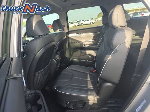 Used 2024 Hyundai Palisade SEL w/ Premium Package FWD image 8