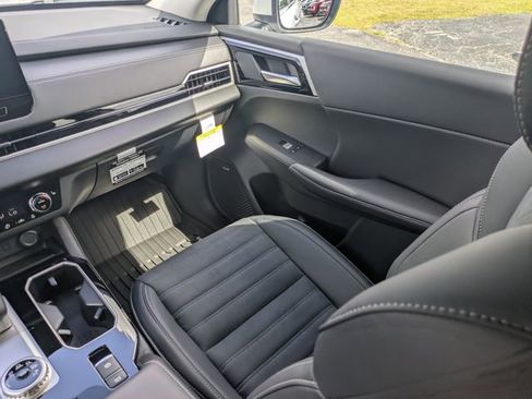 New 2026 Mitsubishi Outlander SE image 17