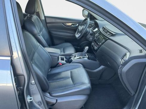 Used 2018 Nissan Rogue SL w/ Premium Package AWD/4WD image 16
