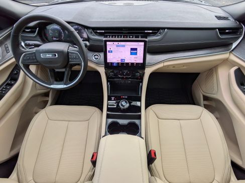 New 2025 Jeep Grand Cherokee L Limited image 17