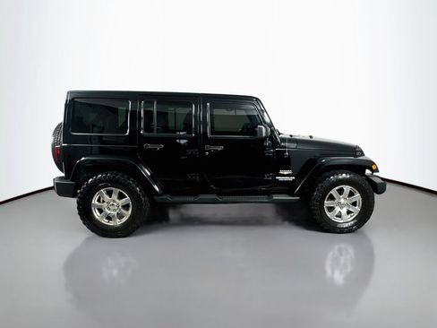 Used 2013 Jeep Wrangler Unlimited Sahara w/ Dual Top Group AWD/4WD image 9