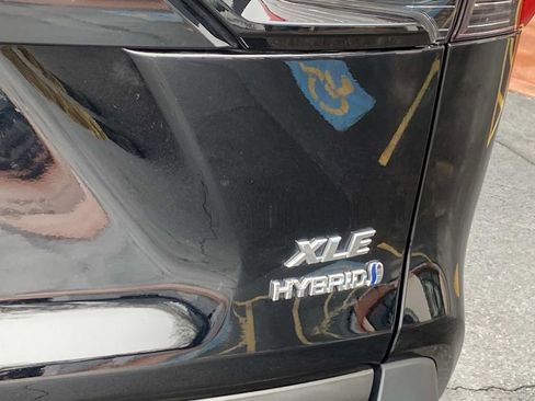 Used 2024 Toyota RAV4 XLE w/ Convenience Package image 5