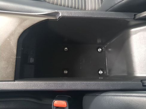 Used 2022 Toyota Camry SE image 16