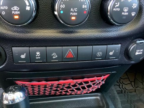 Used 2017 Jeep Wrangler Unlimited Rubicon AWD/4WD image 30