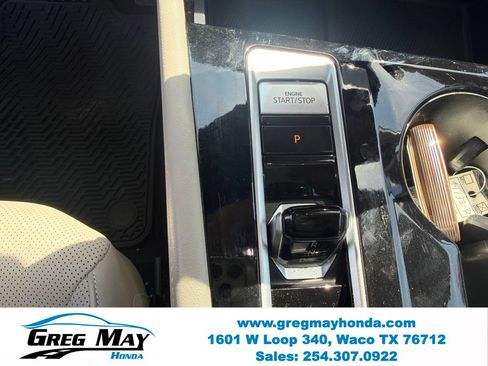 Used 2024 Volkswagen Atlas SE w/ Panoramic Sunroof Package FWD image 20
