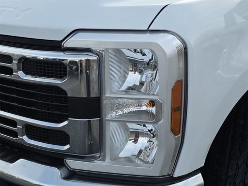 Used 2025 Ford F250 XLT image 28